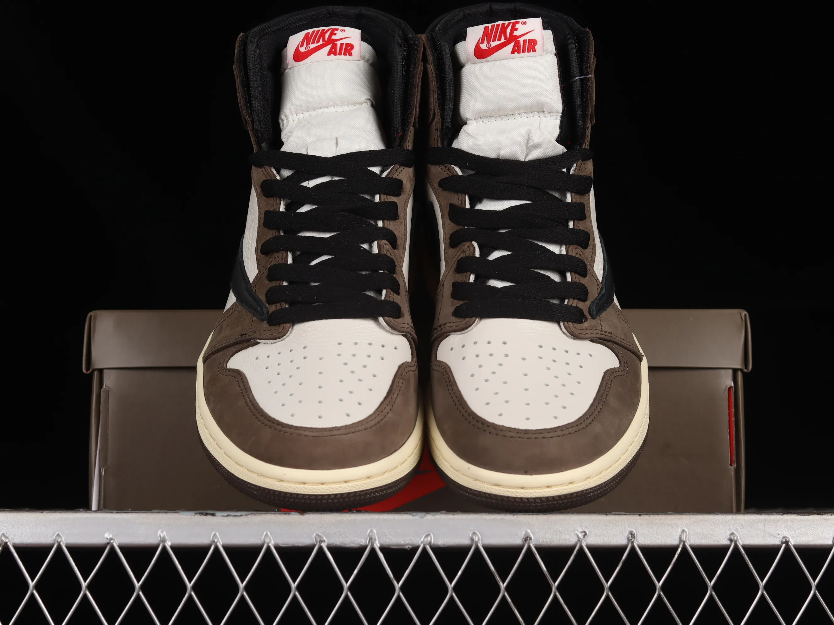 All Categories Air Jordan Jordan Series Basketball Shoes Air Jordan 1 High LJR Version Travis Scott x Air Jordan 1 High OG AJ1 Reverse Hook Limited Edition CD4487-100